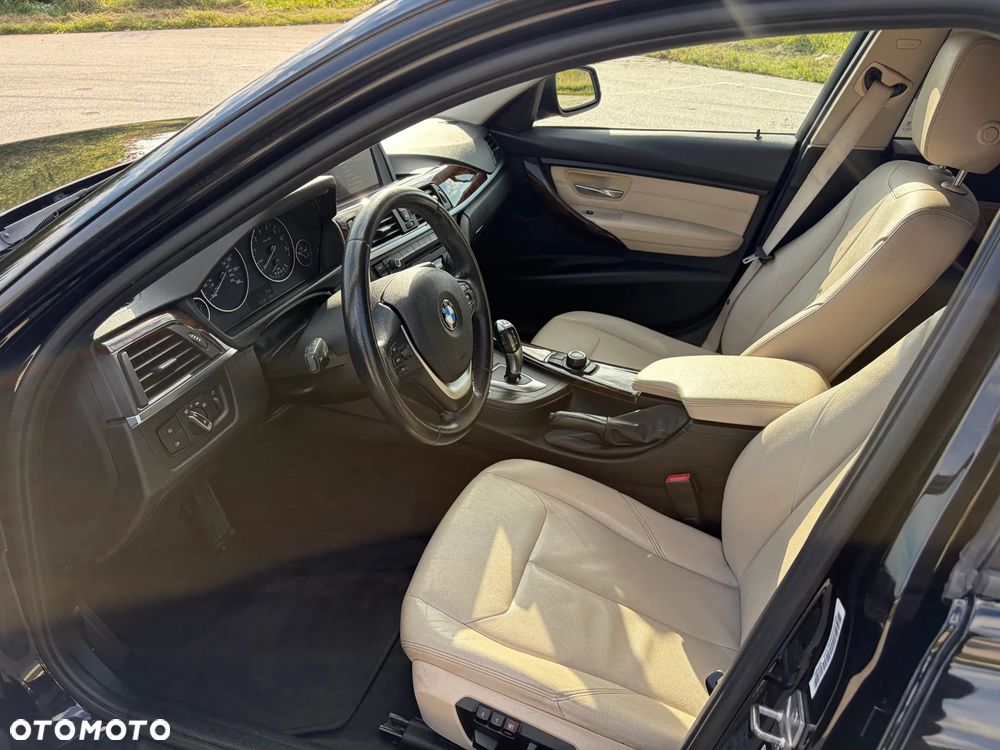 BMW Seria 3 328i Luxury Line - 16