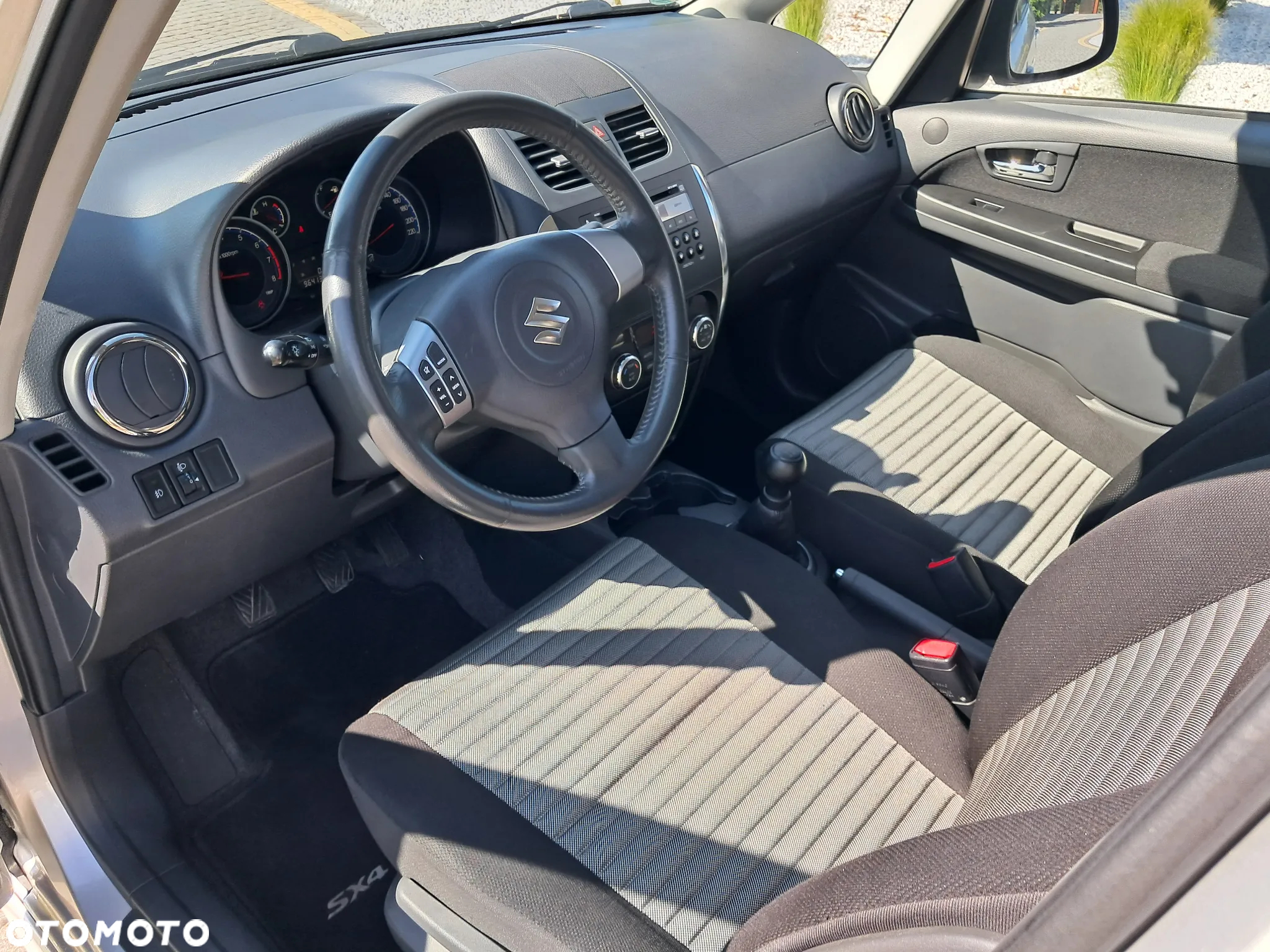 Suzuki SX4 1.6 Comfort Plus - 13