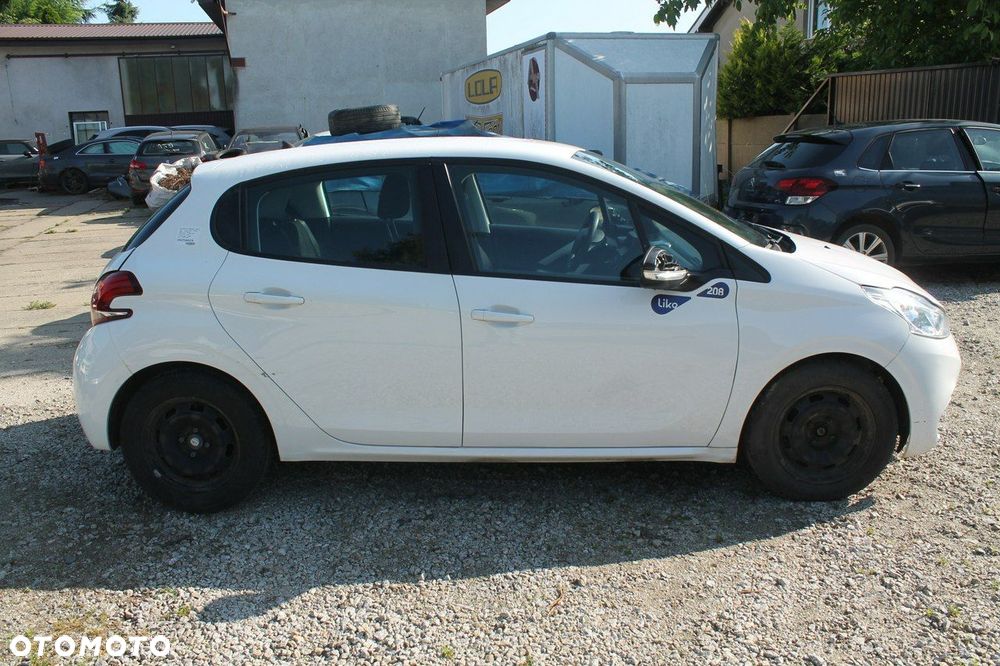 Peugeot 208 - 4