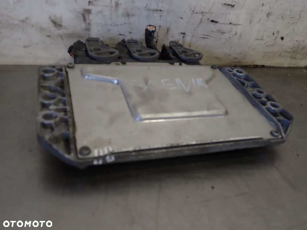 KOMPUTER SILNIKA RENAULT SCENIC II 1.6 8200298463 - 2