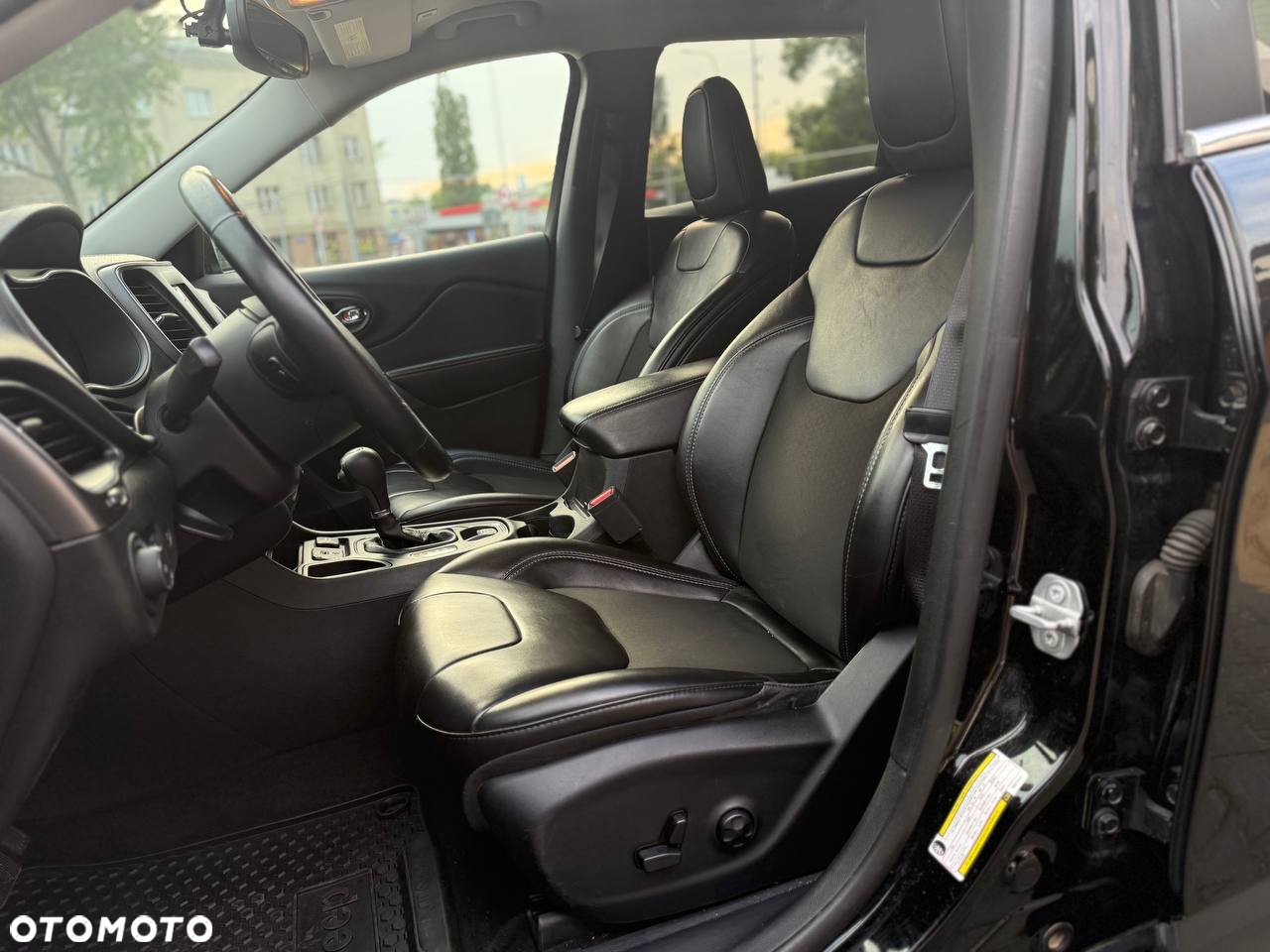 Jeep Cherokee - 15
