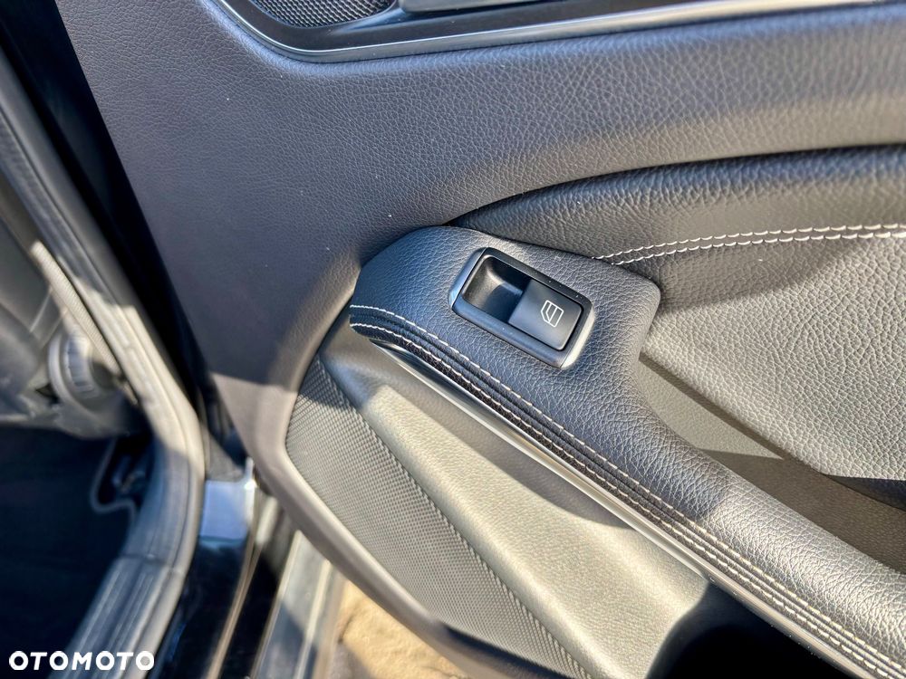 Mercedes-Benz GLA 200 7G-DCT - 10