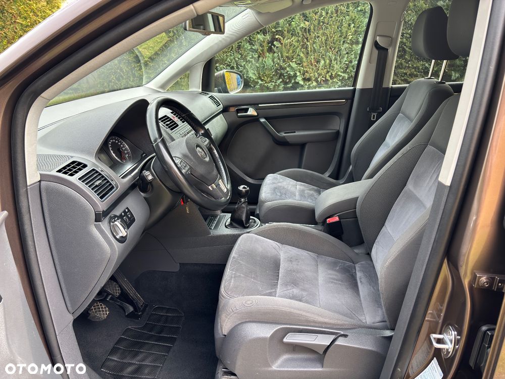 Volkswagen Touran 2.0 TDI DPF BlueMotion Technology Comfortline - 25