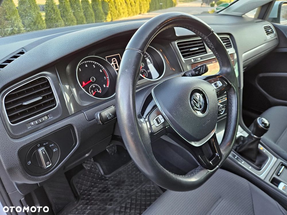 Volkswagen Golf - 25
