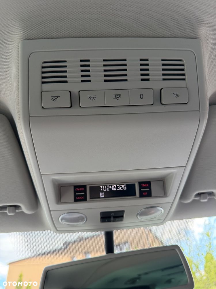 Volkswagen Multivan - 32