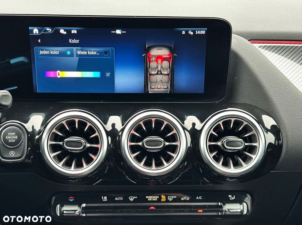 Mercedes-Benz GLA - 13