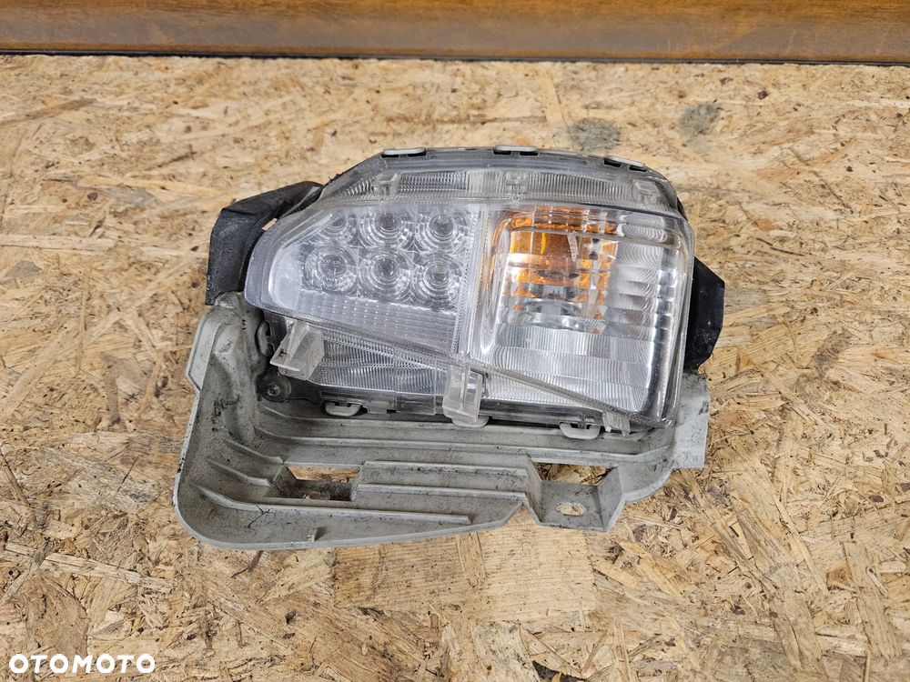 TOYOTA PRIUS III LIFT 12-15 DRL KIERUNKOWSKAZ PRAWY KOMPLET