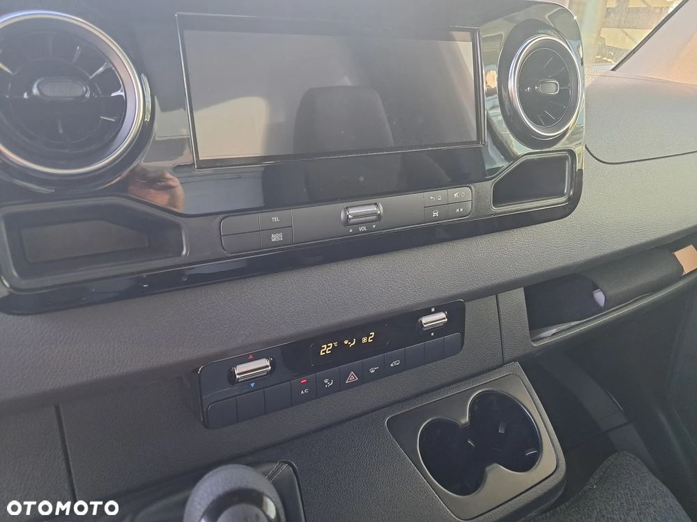 Mercedes-Benz Sprinter - 16