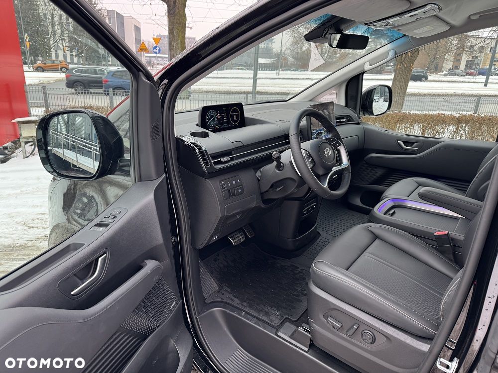 Hyundai Staria 1.6 T-GDI HEV Luxury - 7