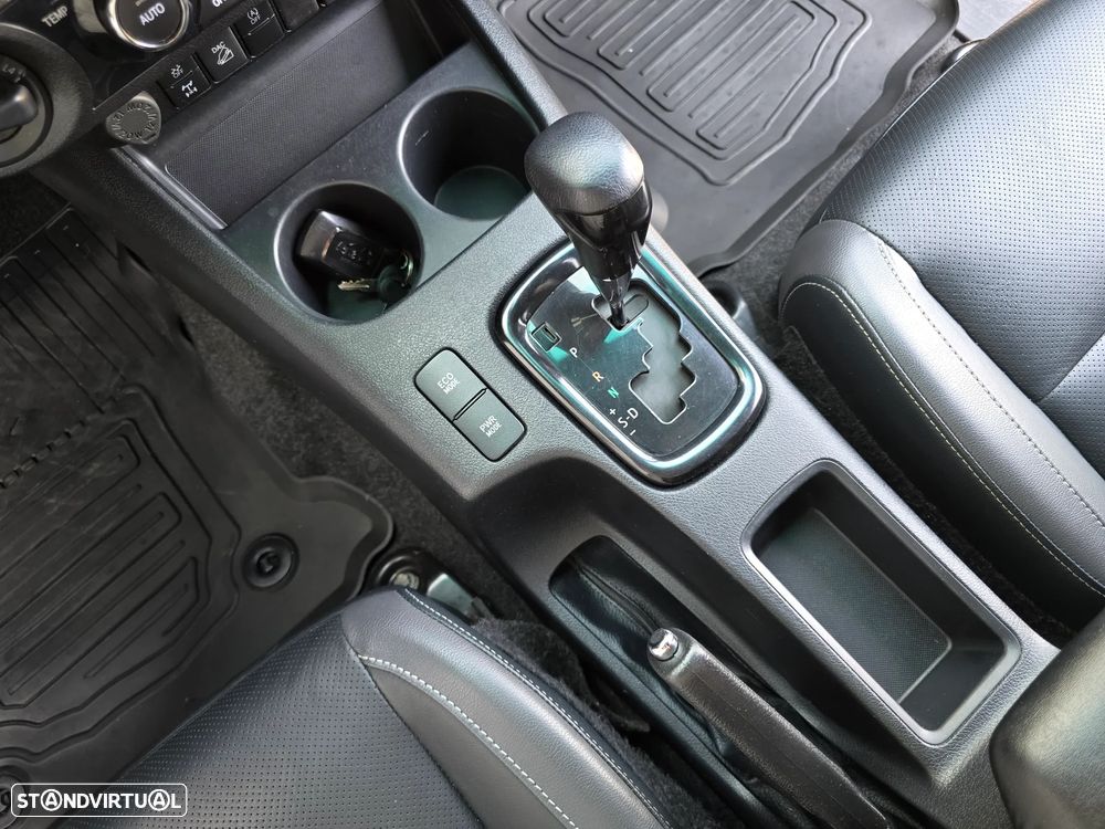 Toyota Hilux 2.8 D-4D 4WD Invincible TA - 27