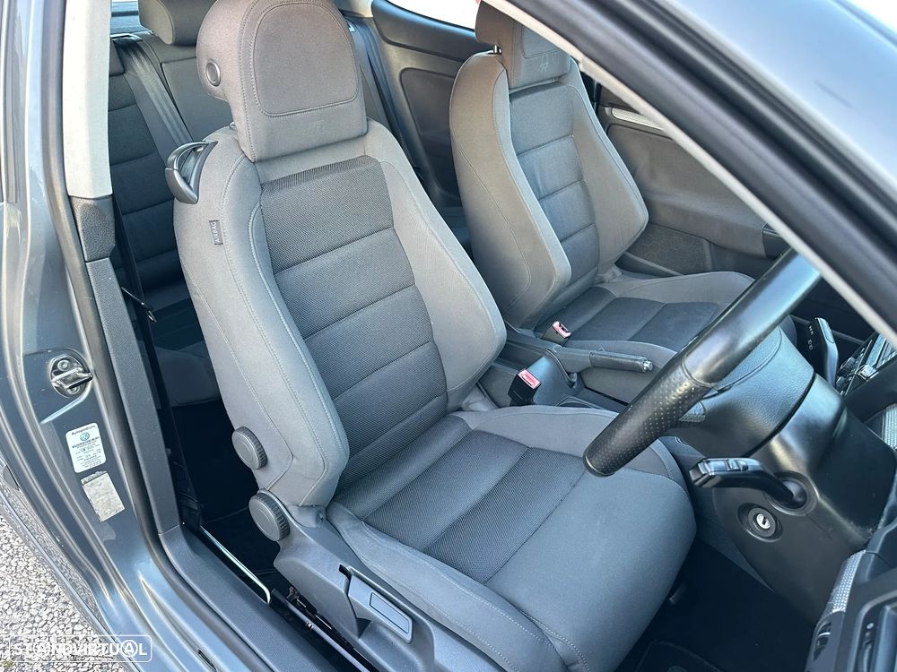 VW Golf R32 4Motion - 14