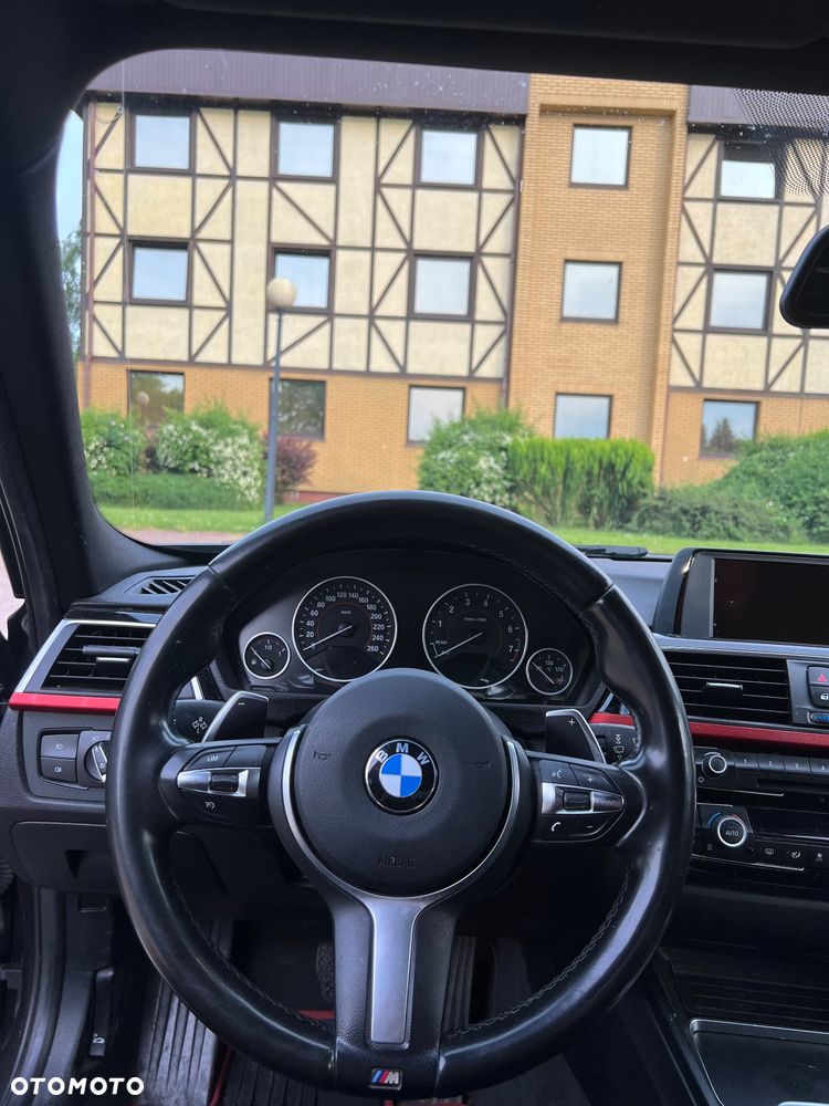 BMW Seria 3 330i Sport - 10