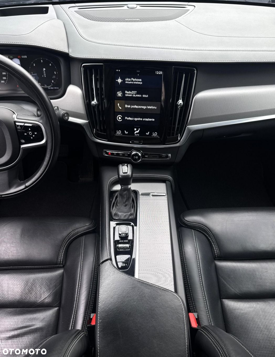 Volvo V90 Cross Country - 12