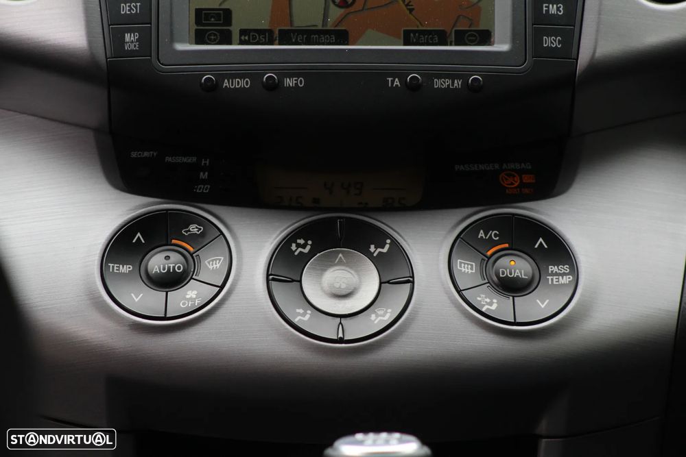 Toyota RAV4 2.2 D-4D Cross Sport NAVI - 24