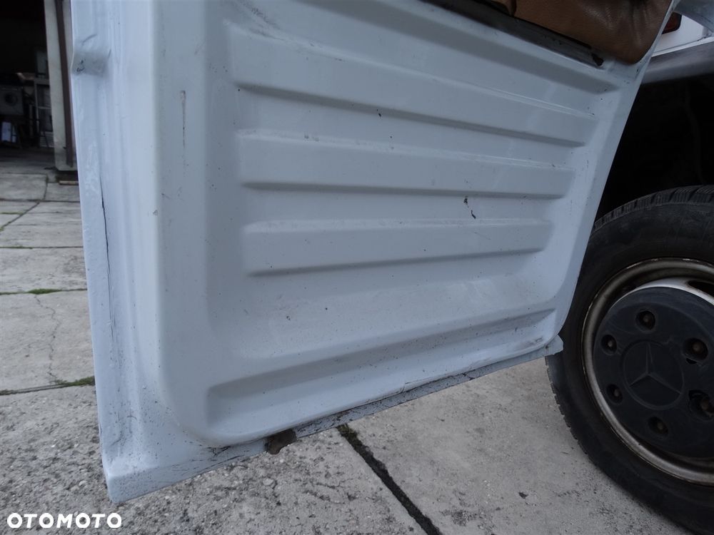 Mercedes-Benz 609 - 13