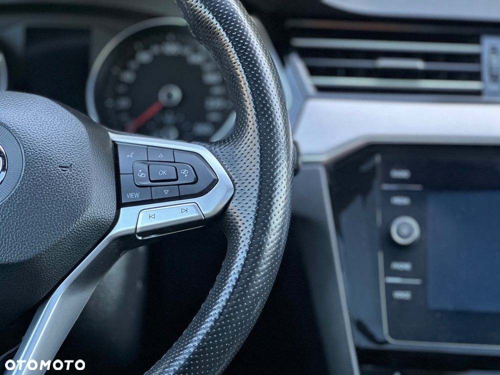 Volkswagen Passat - 15