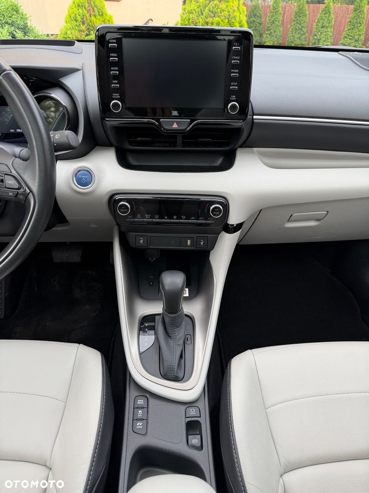 Toyota Yaris Hybrid 100 Premium - 9