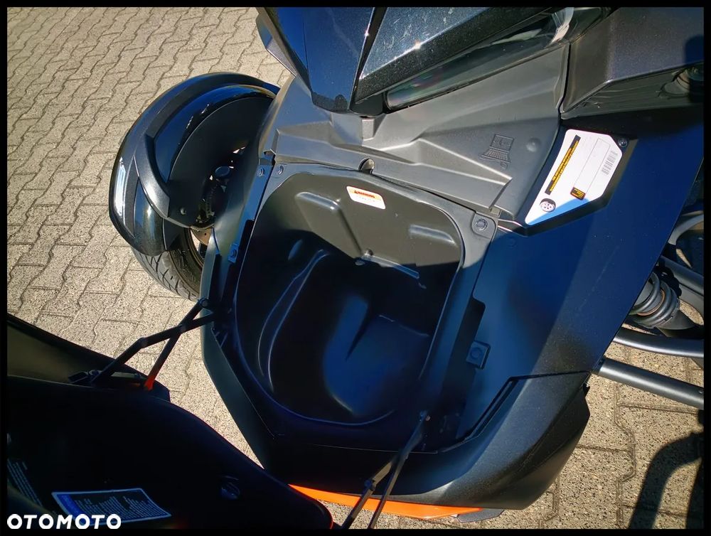 Can-Am Spyder - 10