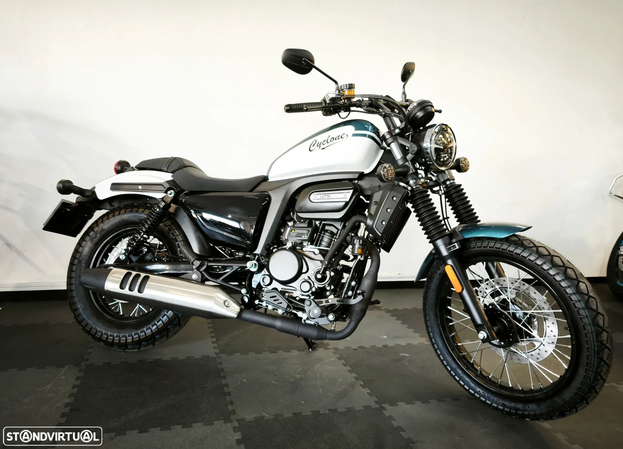 Cyclone Nova Custom/Cruiser - 1