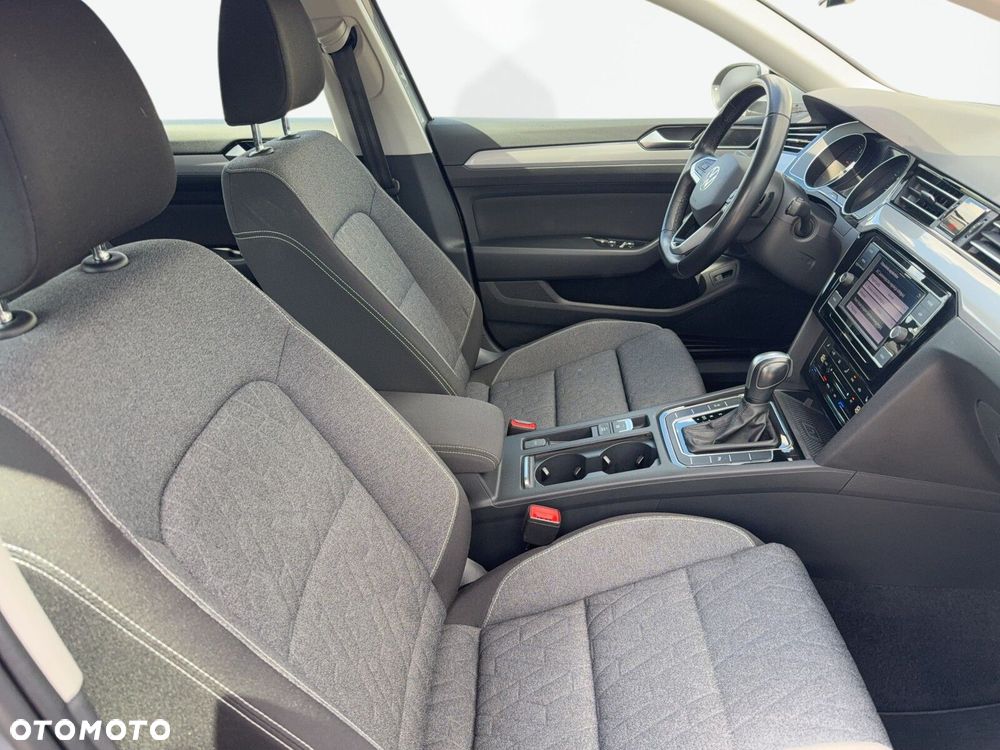 Volkswagen Passat - 13