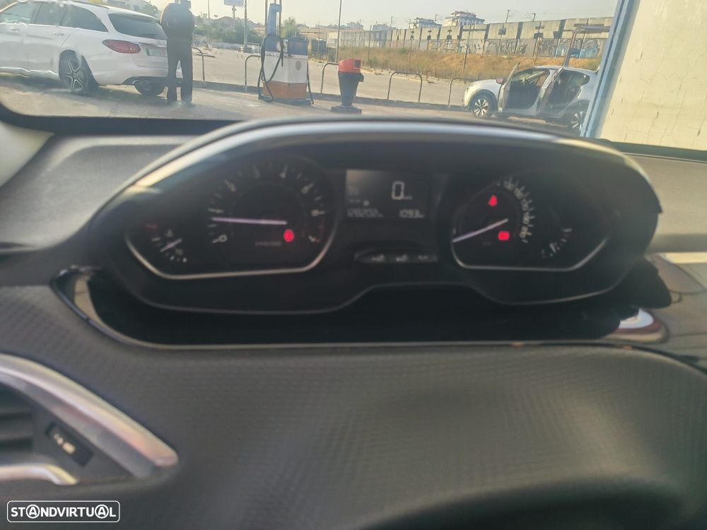 Peugeot 208 1.2 PureTech Signature - 15