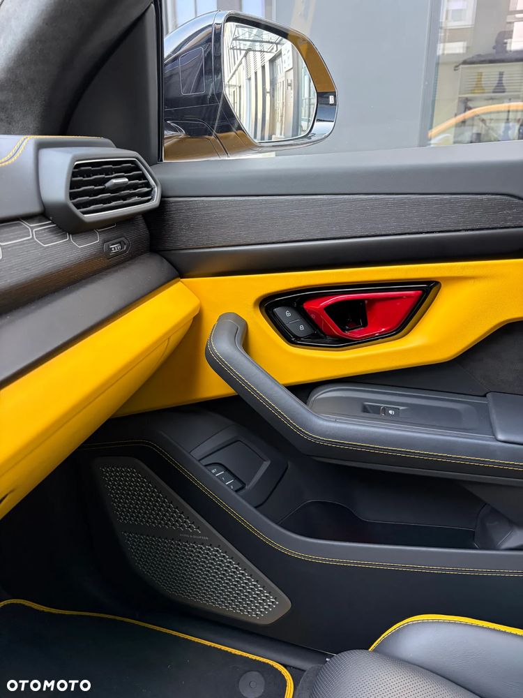 Lamborghini Urus - 32