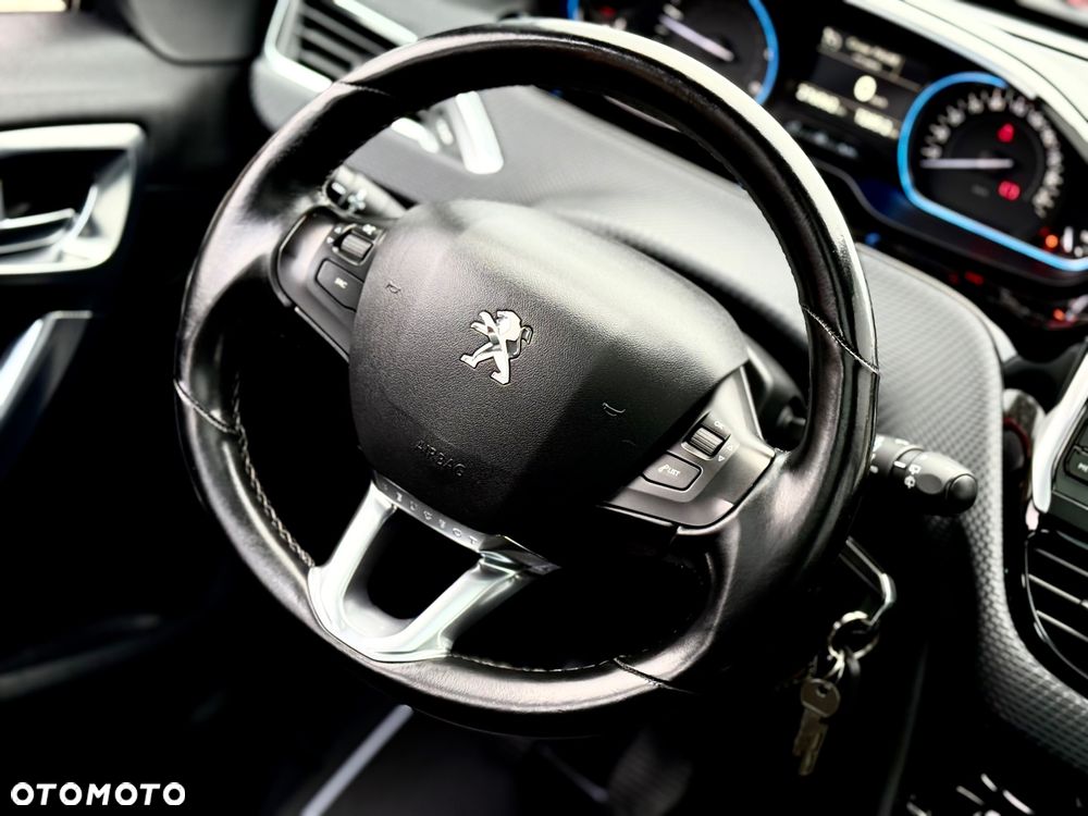 Peugeot 2008 1.6 BlueHDi Allure S&S - 30