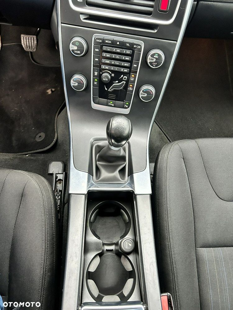 Volvo V60 D2 Momentum - 25