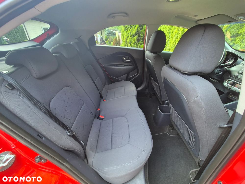 Kia Rio 1.2 Dream Team Edition - 36