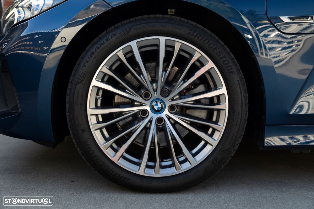 BMW 330 e Aut. Luxury Line - 7