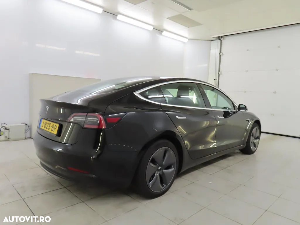 Tesla Model 3 Standard Reichweite Plus Hinterradantrieb - 2