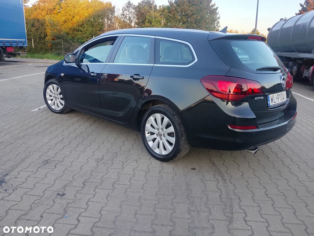 Opel Astra 2012 photo 2