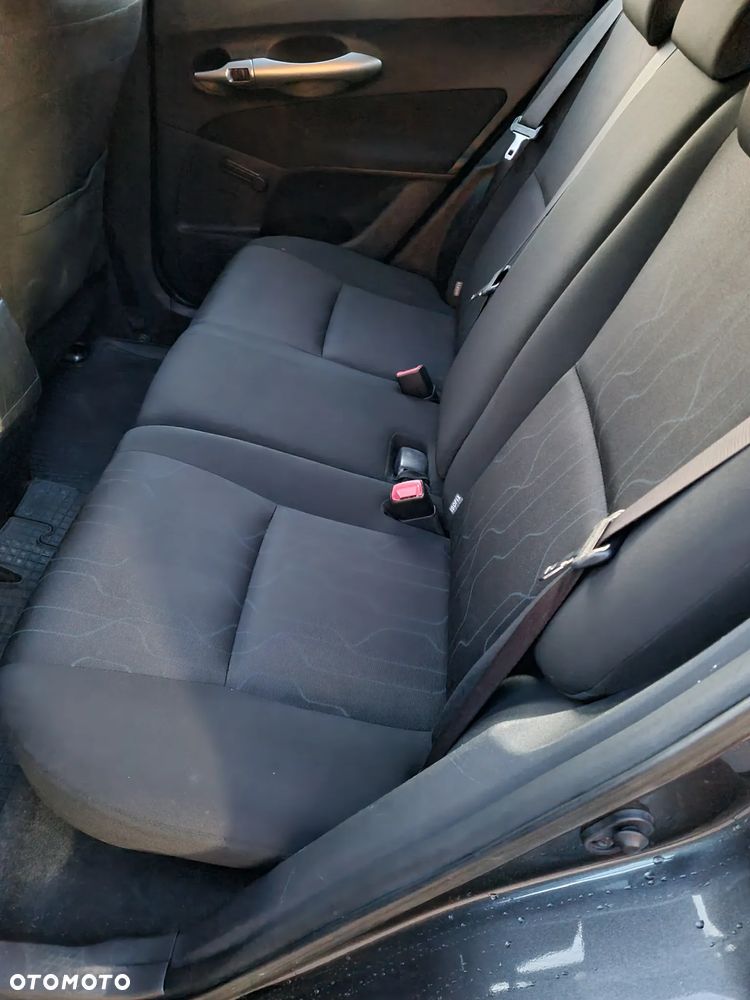 Toyota Auris 1.6 2010 - 19