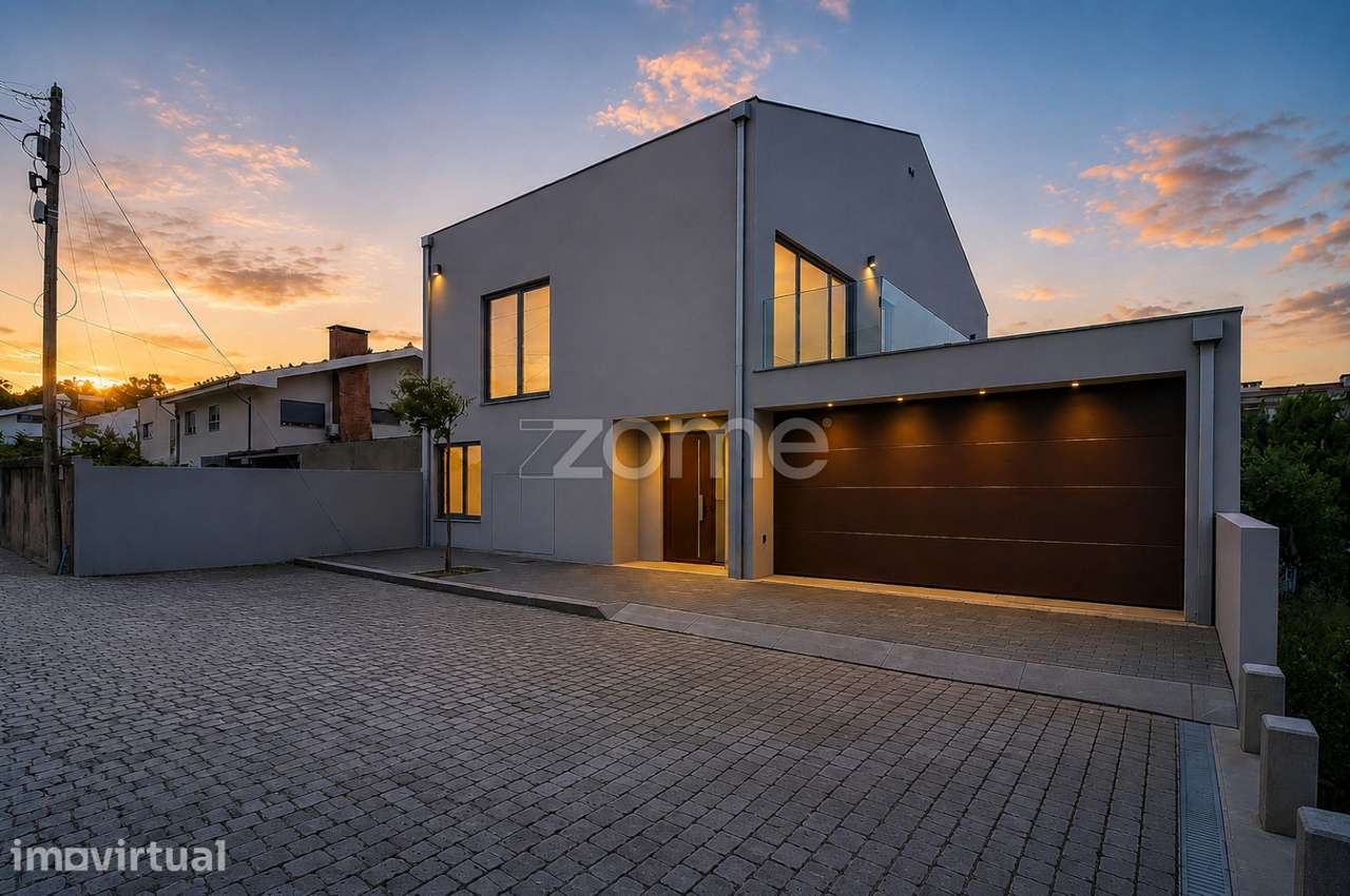 Moradia T5 em Espinho, junto à Praia Azul, 347 m² úteis e jardim - Grande imagem: 5/60