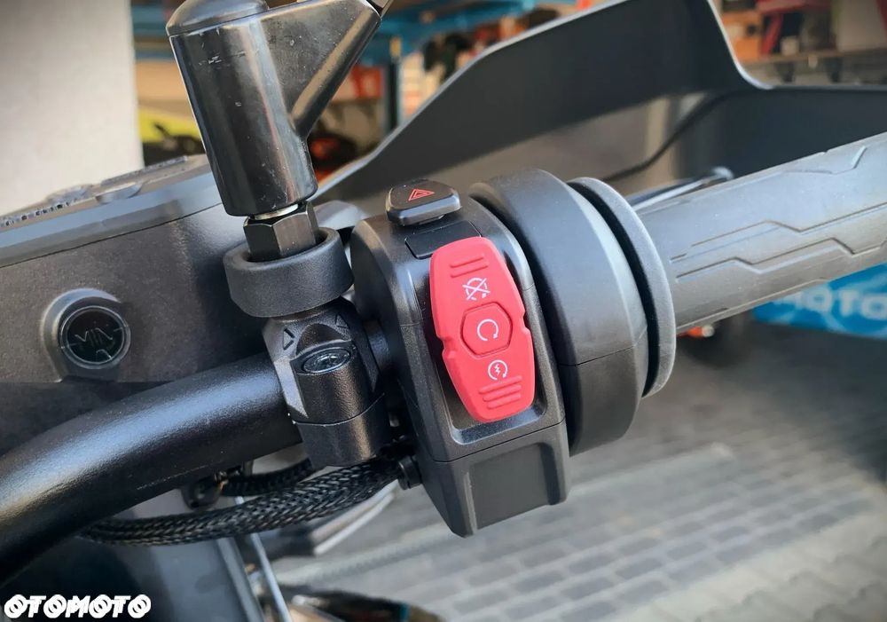 CFMoto MT-X - 9