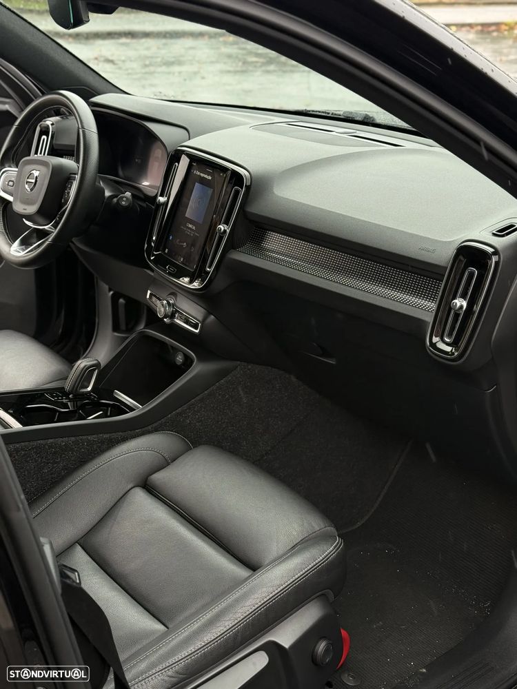 Volvo XC 40 Recharge 78 kWh Twin Motor Core — fotografia 13