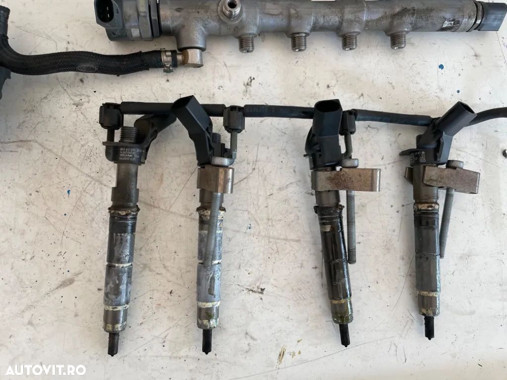 Injector Mercedes c class w205 e class w213 glk x204 glc x253 c253 gla x156 a6510702987 0445117035 - 1