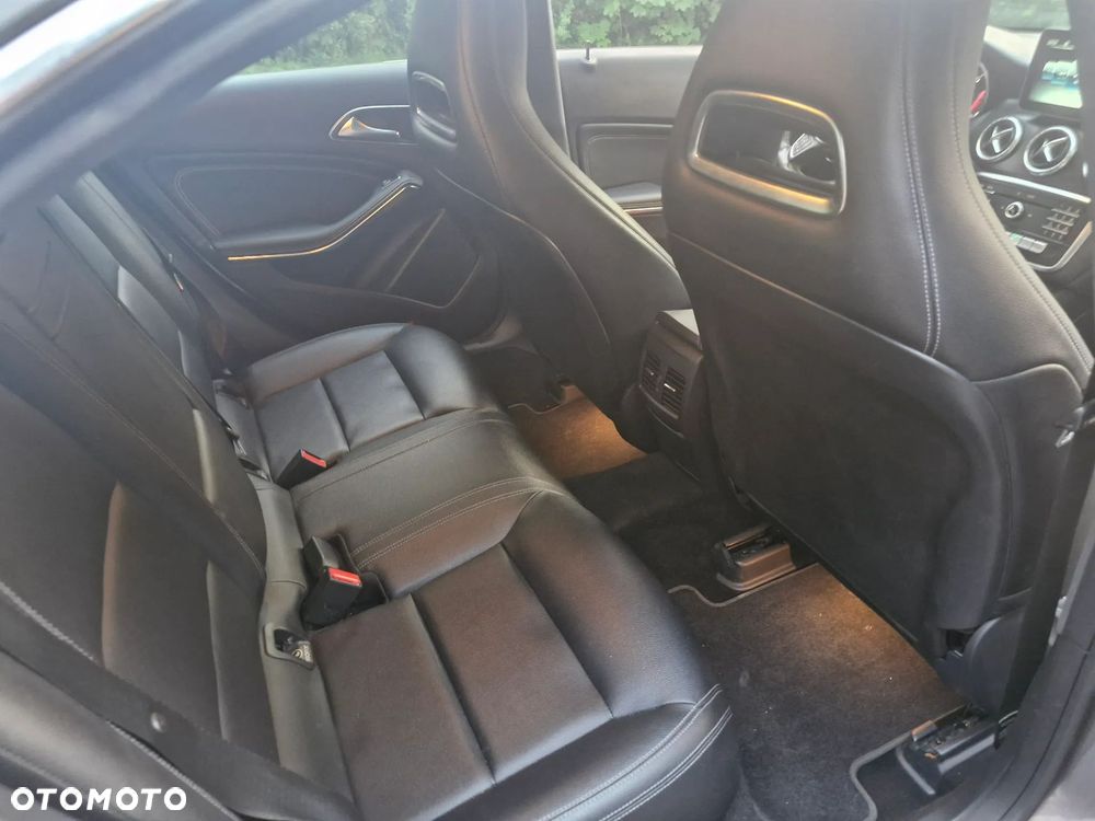 Mercedes-Benz CLA 250 4Matic 7G-DCT UrbanStyle Edition - 7