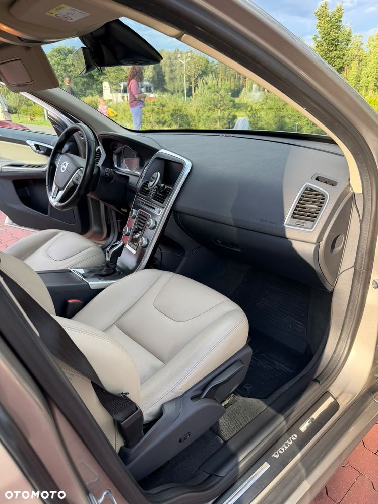 Volvo XC 60 D5 AWD Momentum - 14