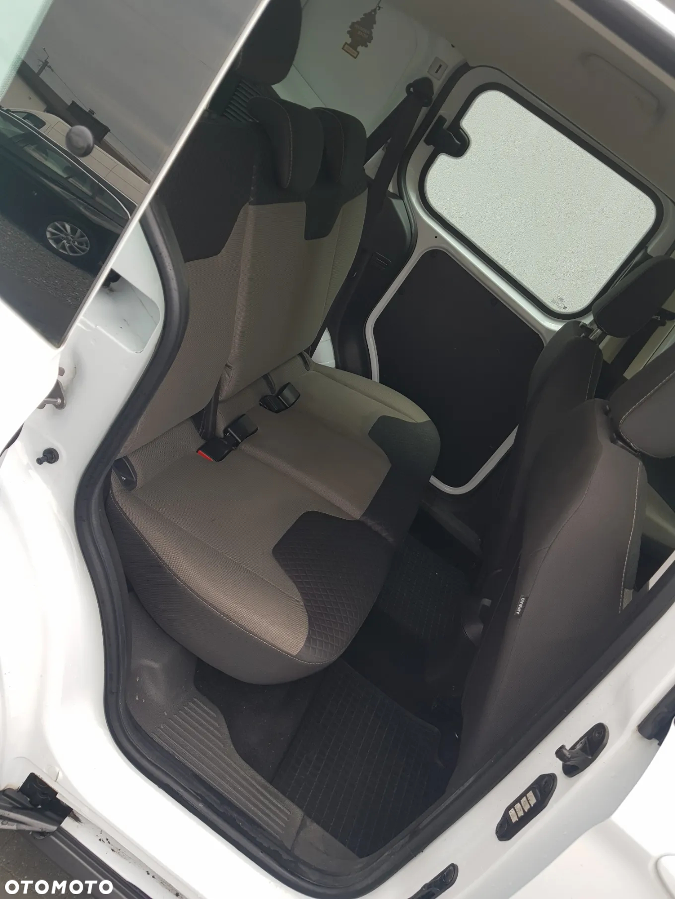 Ford Tourneo Courier 1.5 TDCi Trend - 29