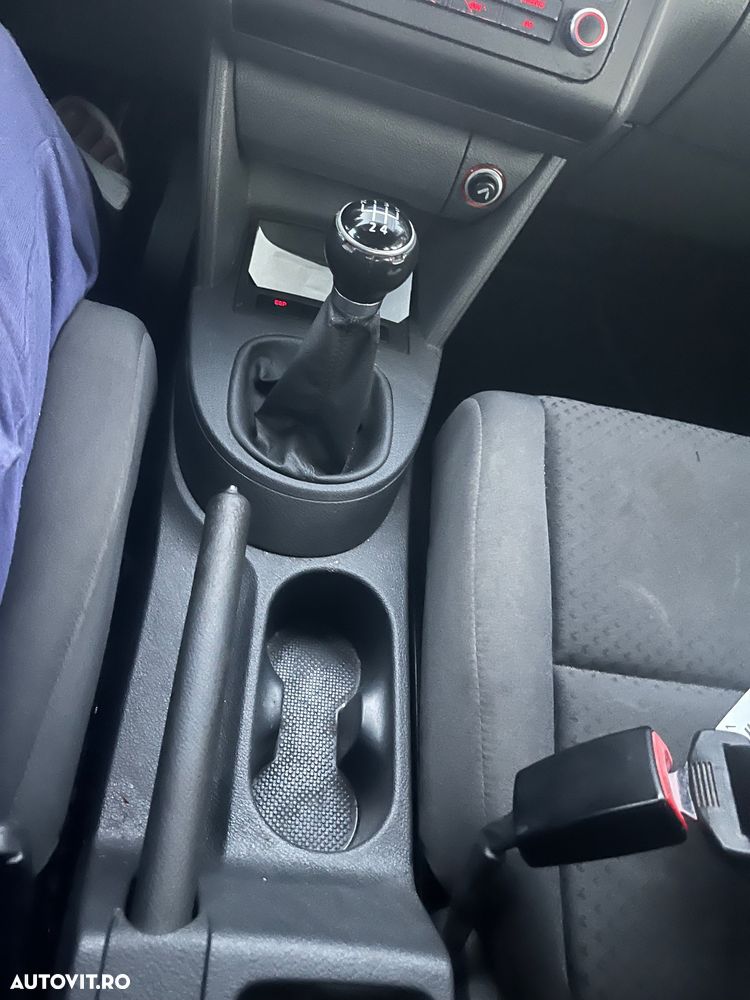 Volkswagen Touran - 12