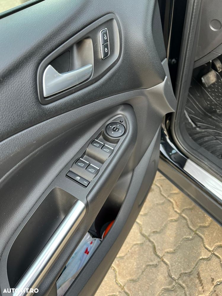 Ford Kuga 2.0 TDCi Powershift 4WD Titanium - 12