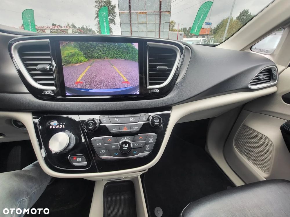 Chrysler Pacifica - 19