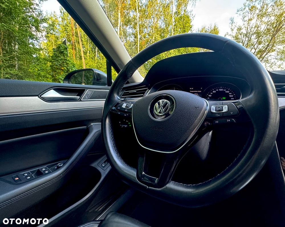Volkswagen Passat 2.0 TDI SCR Highline DSG - 16