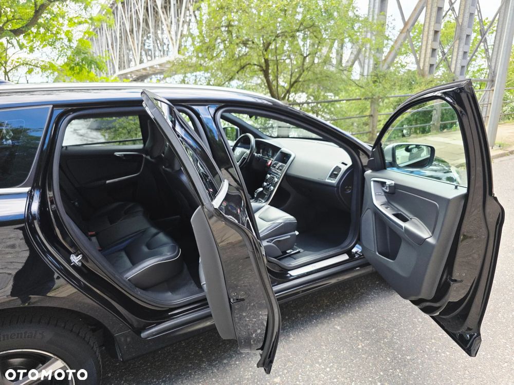 Volvo XC 60 D3 Drive-E R-Design Momentum - 8