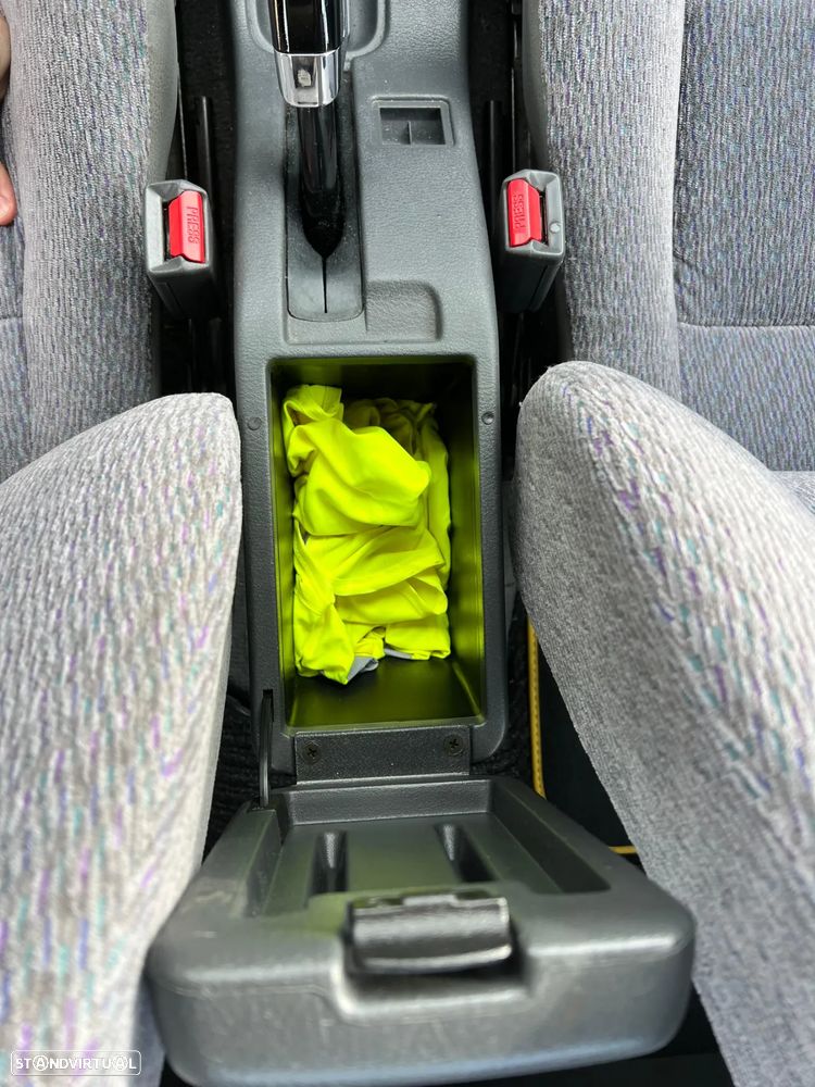 Mitsubishi Lancer 1300 GLXi - 18