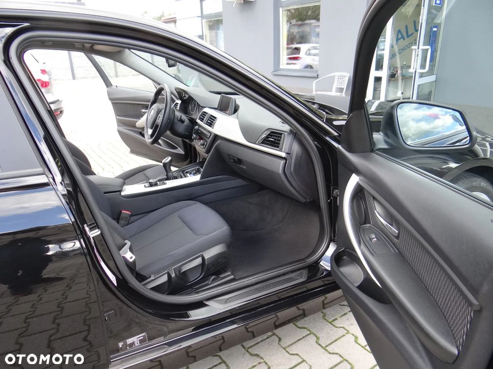 BMW Seria 3 316i Sport Line - 32