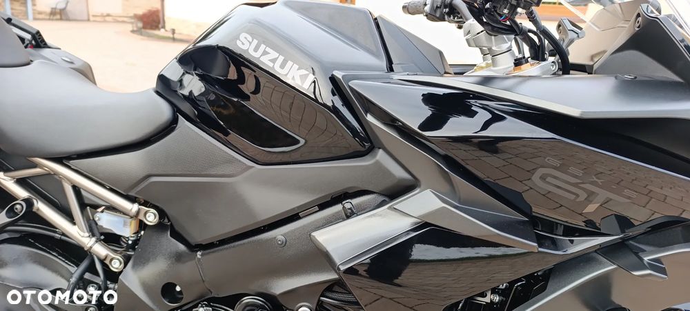 Suzuki GSX - 27
