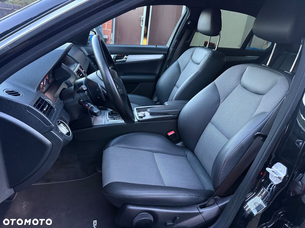 Mercedes-Benz Klasa C 180 CGI Automatik BlueEFFICIENCY Avantgarde - 28