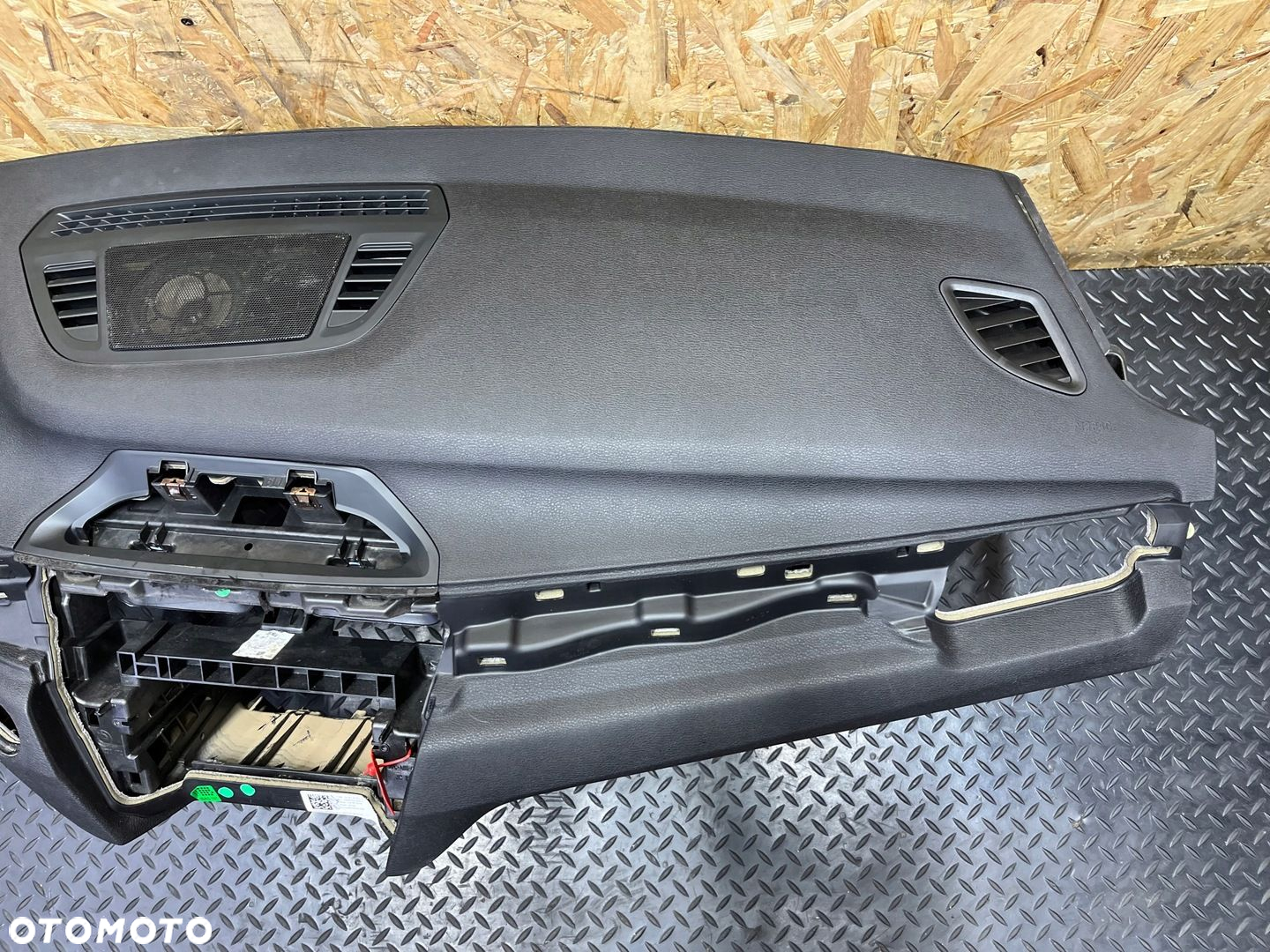 DESKA RODZIELCZA BMW X1 F48 CZARNA USA - 9